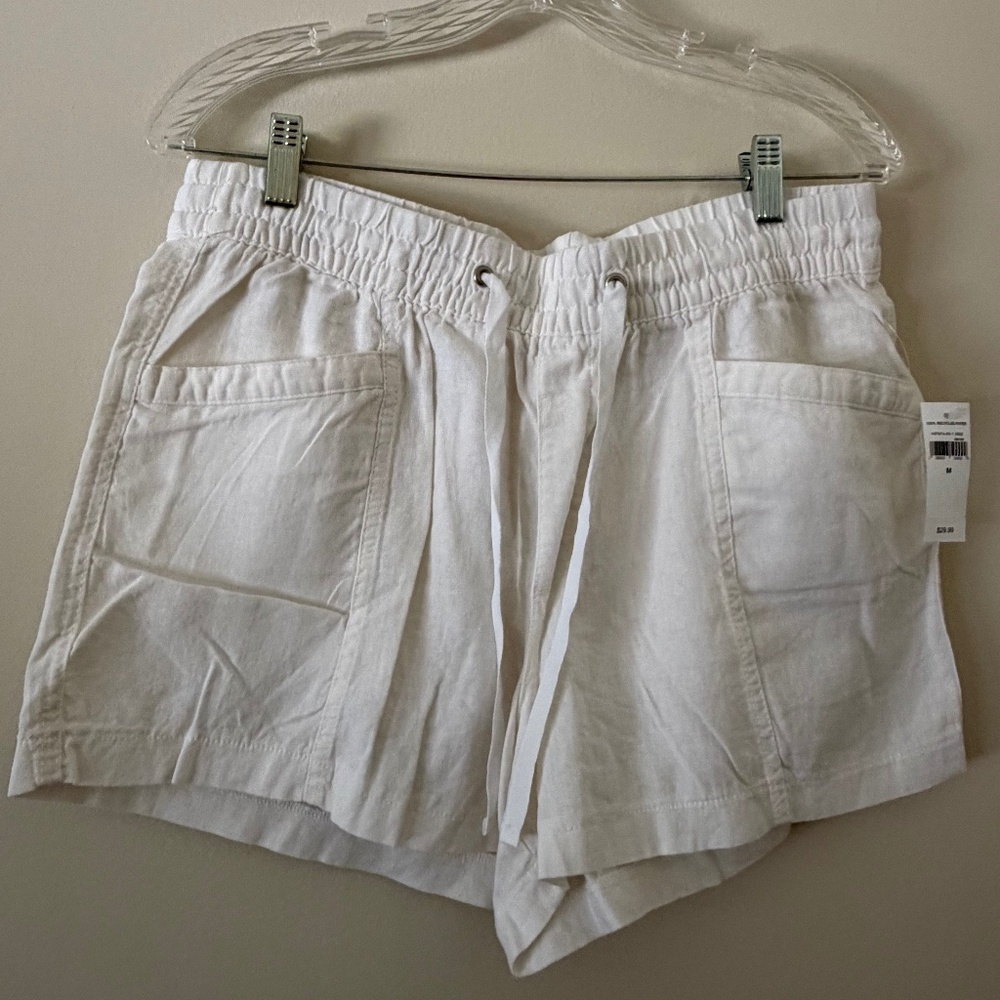 white linen shorts